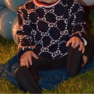 Gucci knitted sweater like new only used once